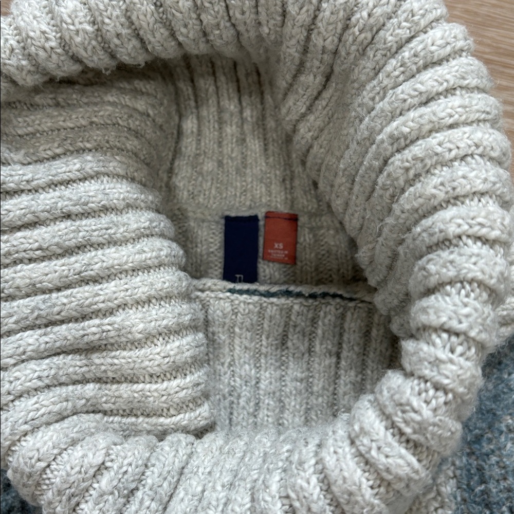 PILCRO Turtle Neck Sweater XS - Picture 2 of 3